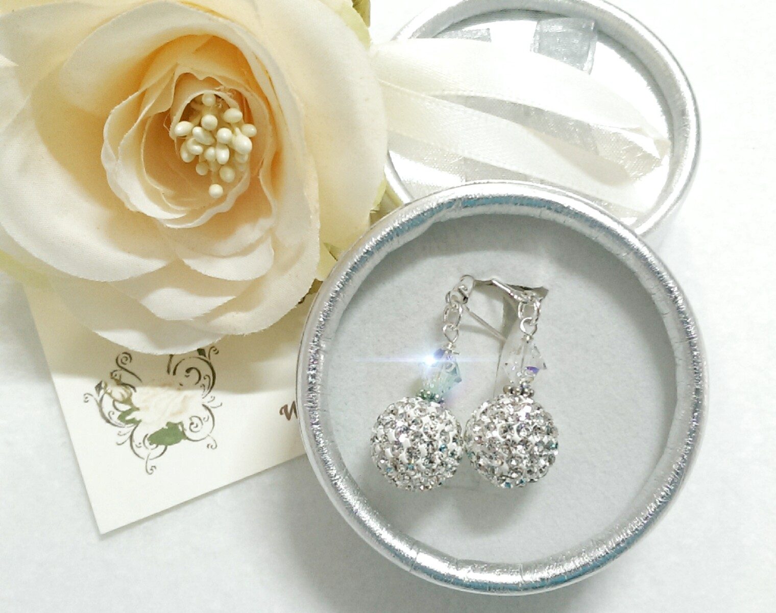 Orecchini con perle in cristallo bianco pavÃ¨ e swarovski,