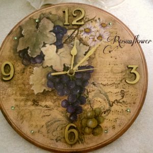 Orologio in legno con dipinto uva fatto a mano con colori acrilici