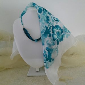 Foulard verde e blu di seta chiffon dipinto a mano