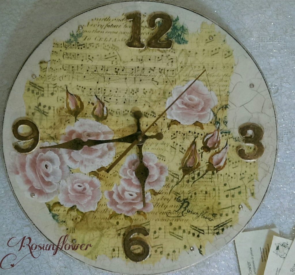 Orologio in legno dipinto a mano rose