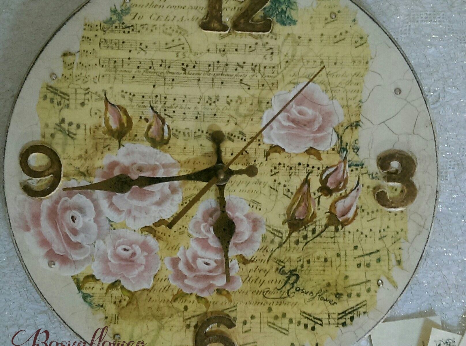 Orologio in legno dipinto a mano rose