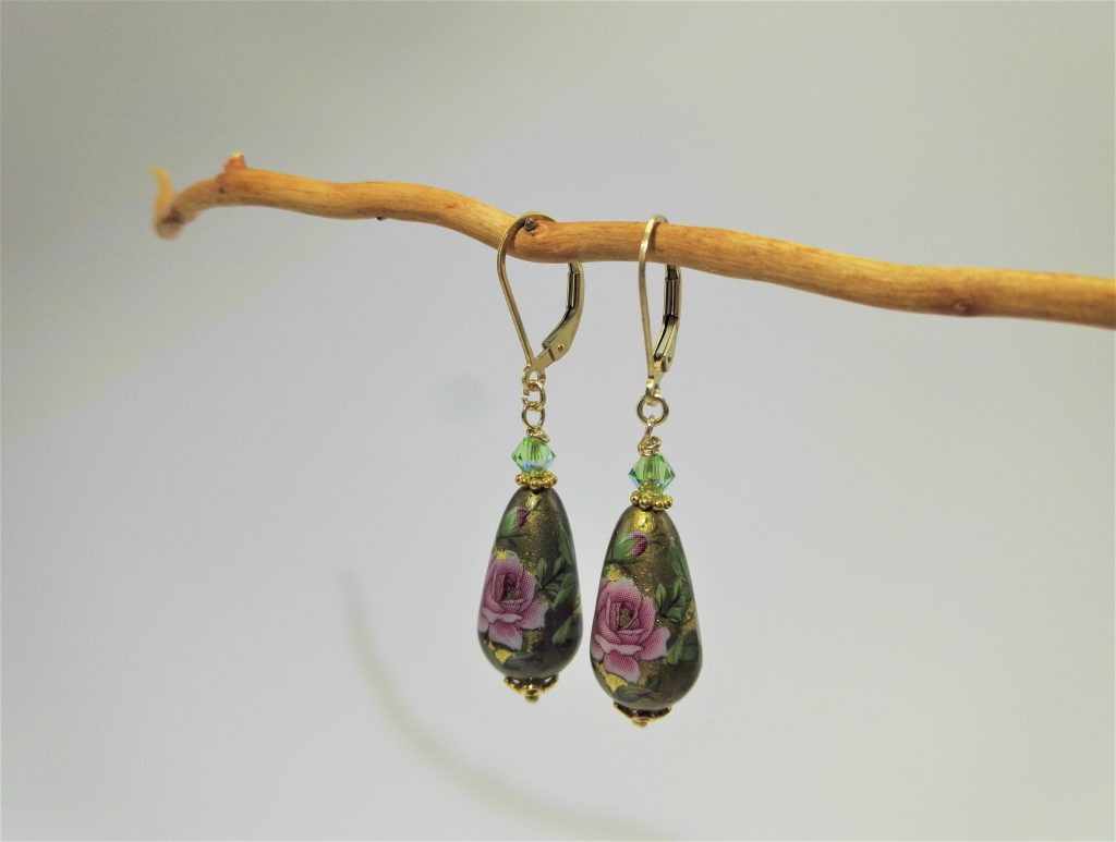 Orecchini di perle Tensha, tema floreale verde e oro