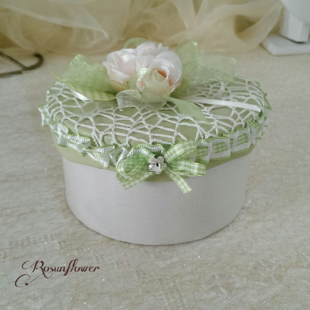 scatola portagioielli verde decorata shabby