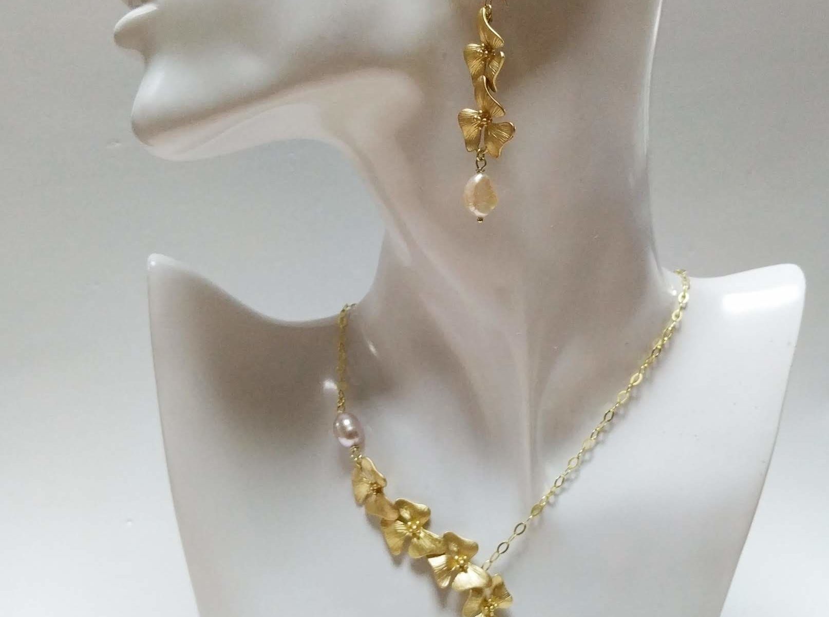 collana con orchidee