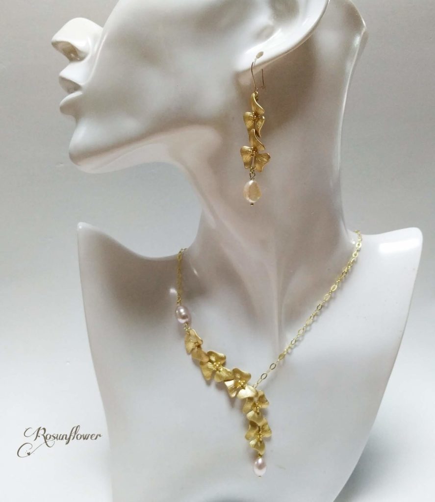 collana con orchidee